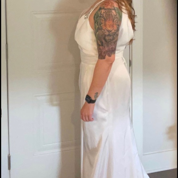 Wedding Dress - Picture 8 of 11